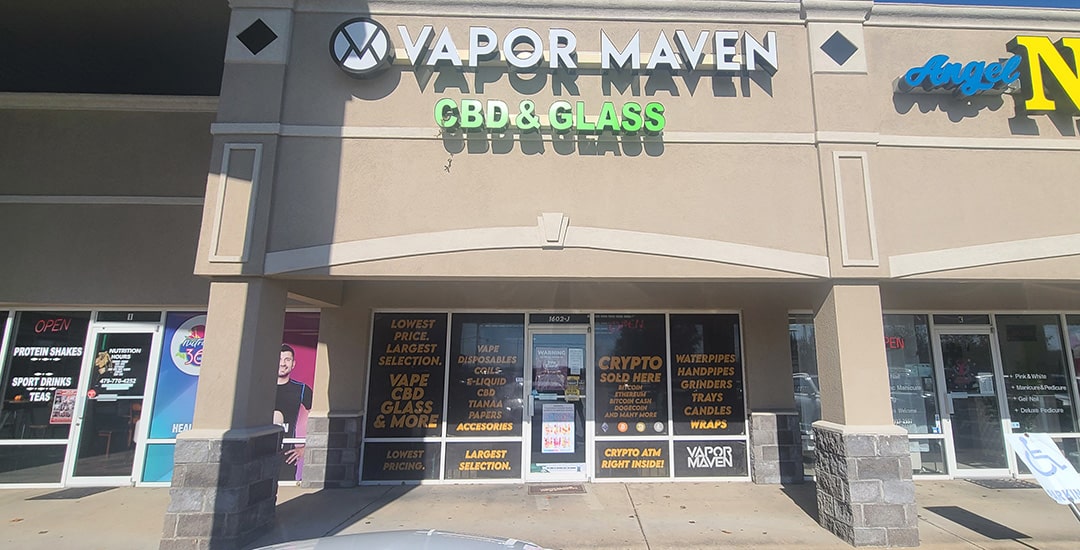 Picture of the outside of Vapor Maven vape shop in San Antonio texas